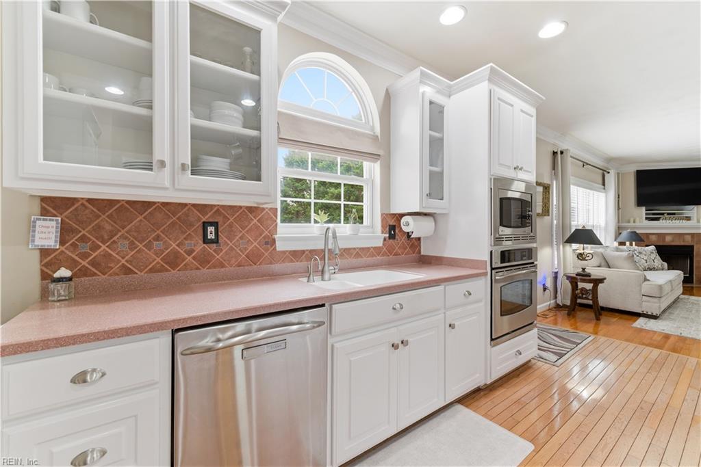 3932 Colony Point DR