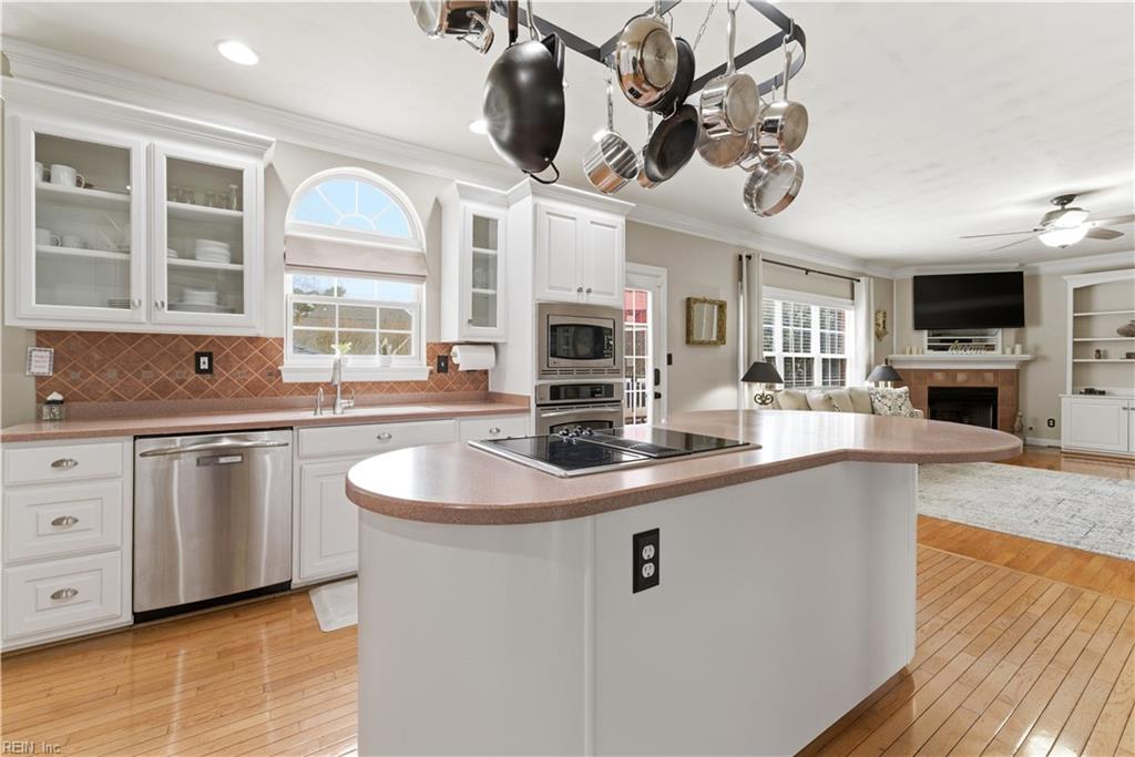 3932 Colony Point DR