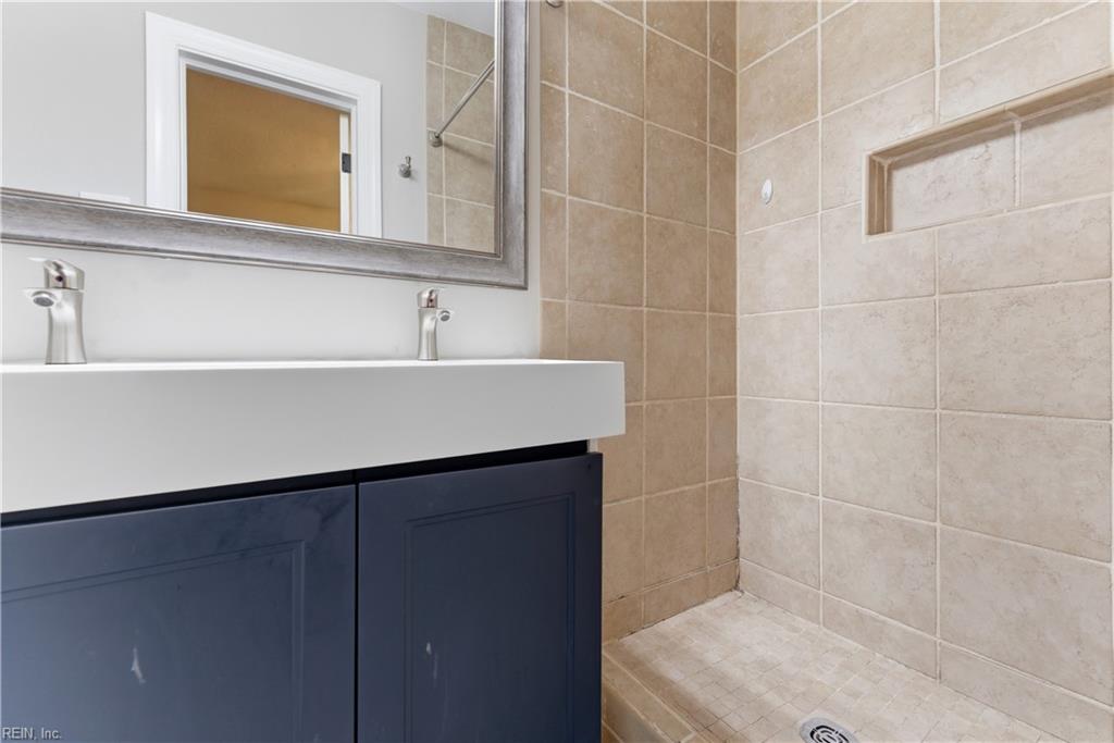 1049 N Lexan CRES