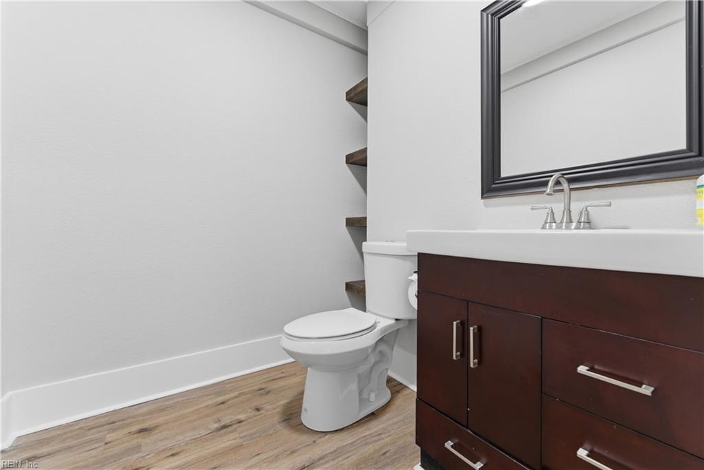 1049 N Lexan CRES