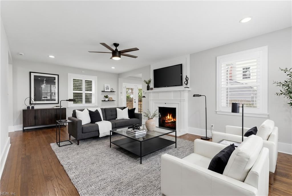 1049 N Lexan CRES