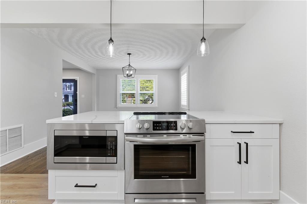 1049 N Lexan CRES
