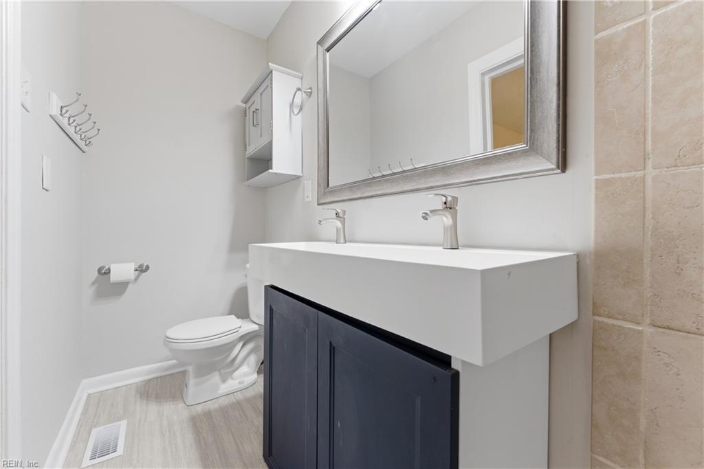 1049 N Lexan CRES