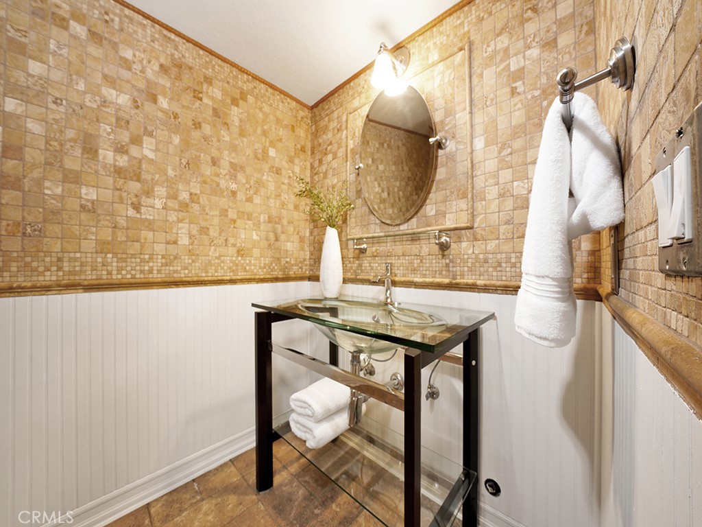 2220 E Chapman Avenue 53