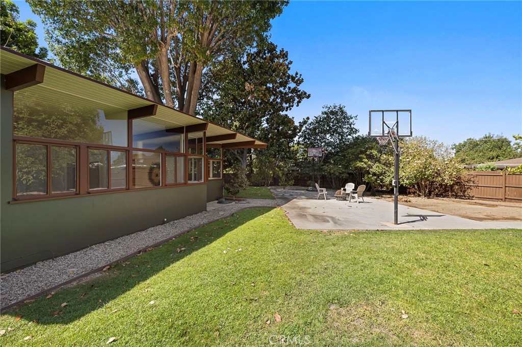 8649 Davista