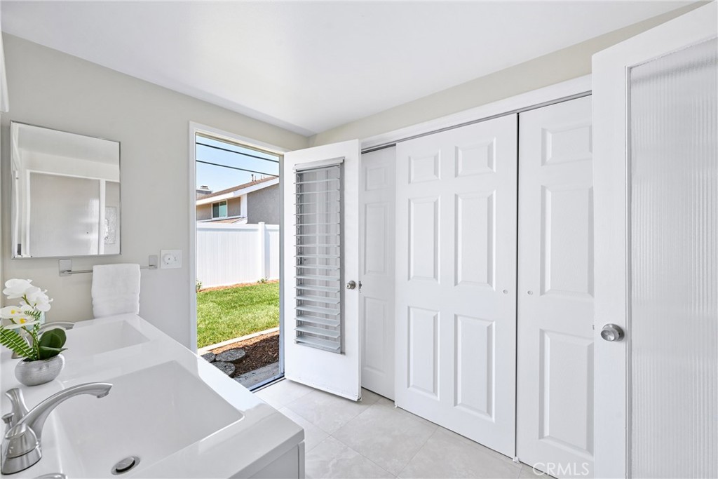 5642 Casa Loma Avenue