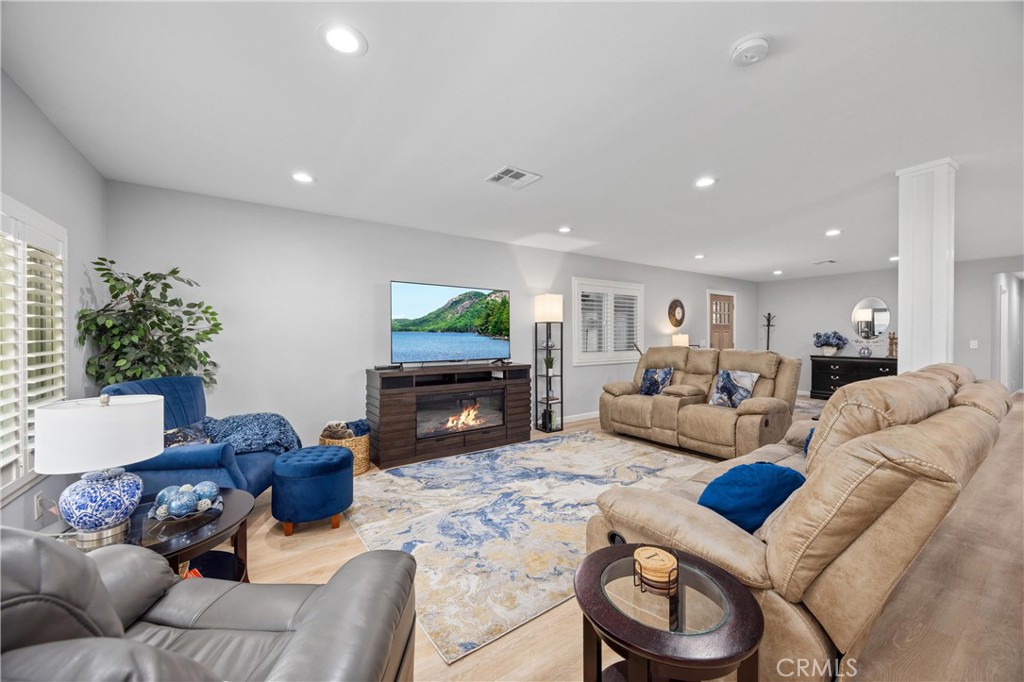 16942 Lake Terrace Way 1