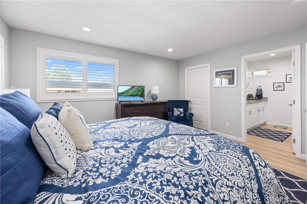 16942 Lake Terrace Way 1