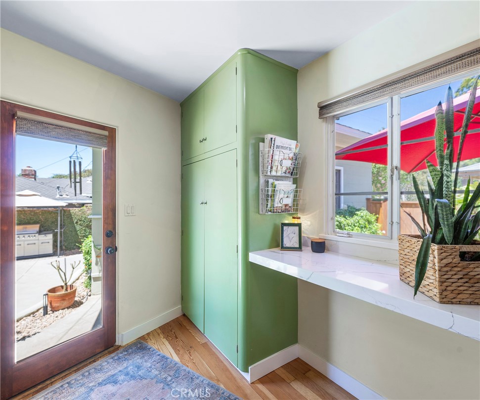 701 W Valley View Drive