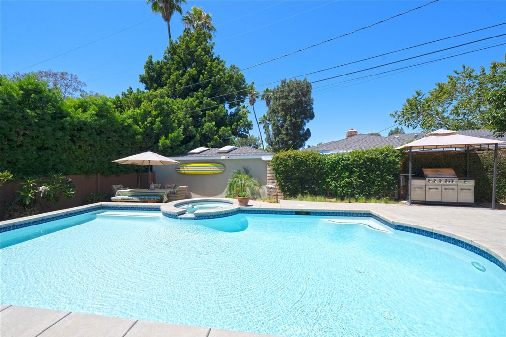 701 W Valley View Drive
