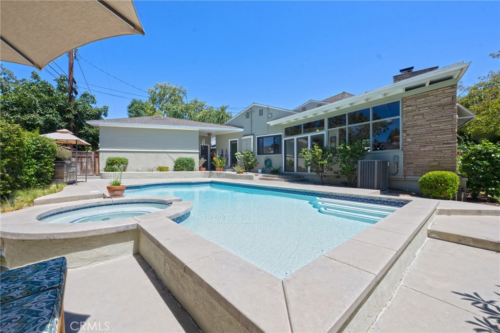 701 W Valley View Drive