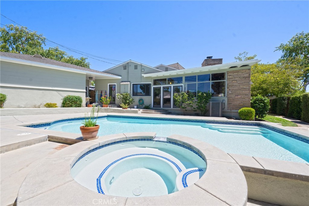 701 W Valley View Drive