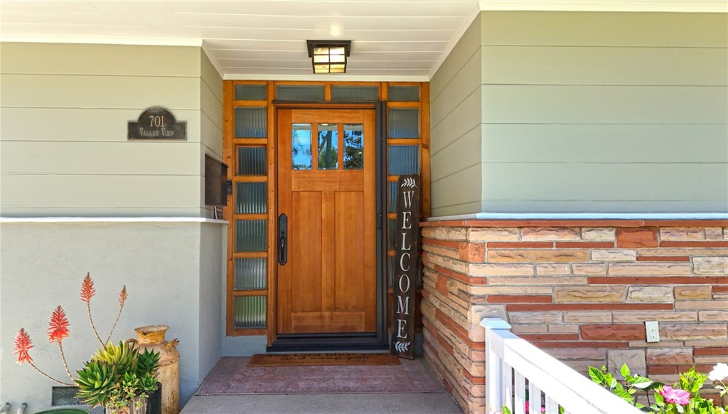 701 W Valley View Drive
