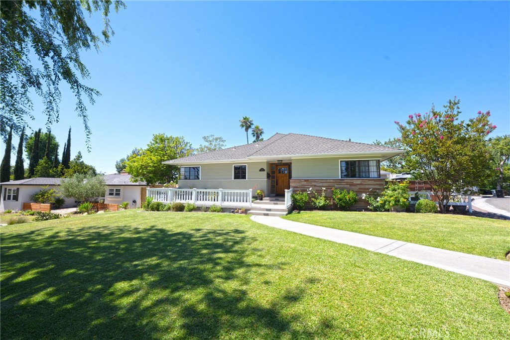 701 W Valley View Drive