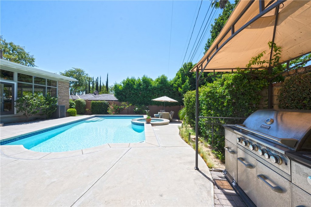 701 W Valley View Drive