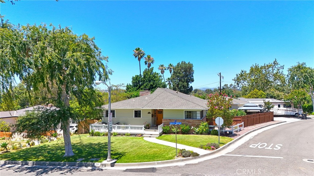 701 W Valley View Drive
