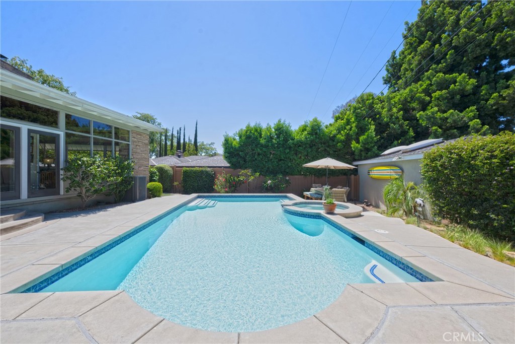 701 W Valley View Drive
