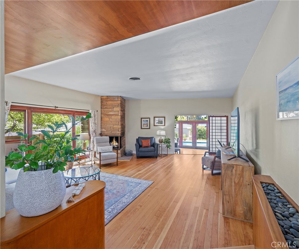 701 W Valley View Drive