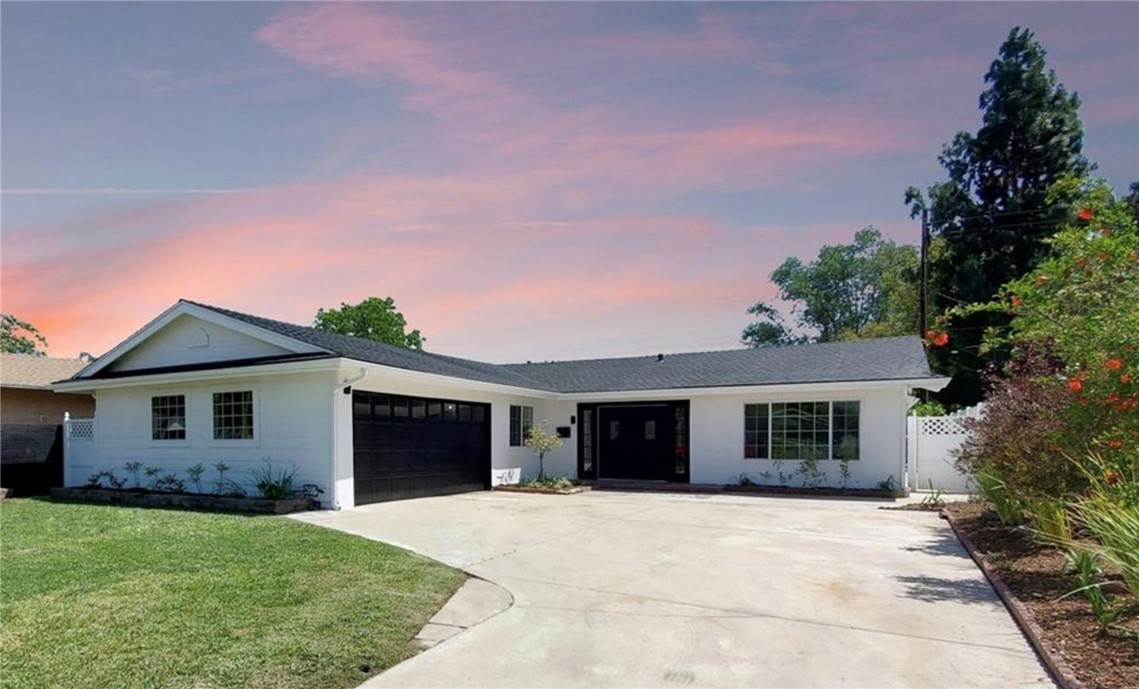 5228 E Minuet Lane