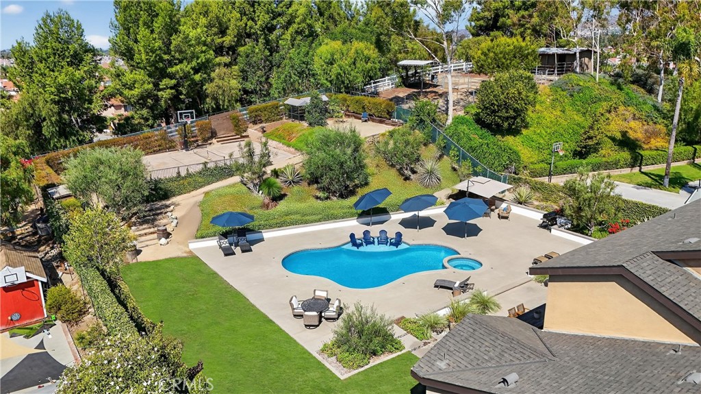 5505 Calle Vista Linda