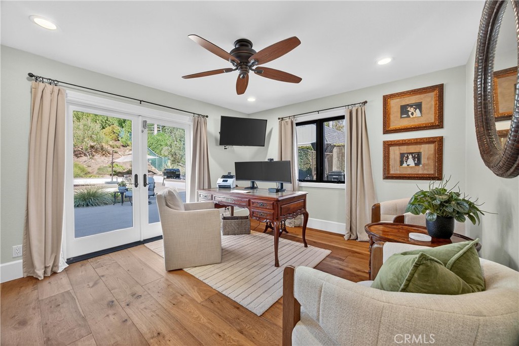 5505 Calle Vista Linda