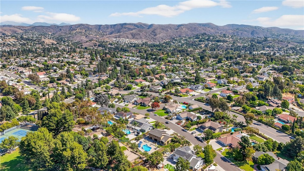 5505 Calle Vista Linda