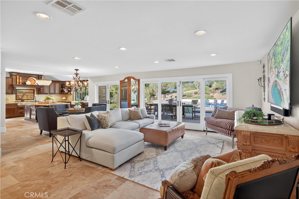 5505 Calle Vista Linda