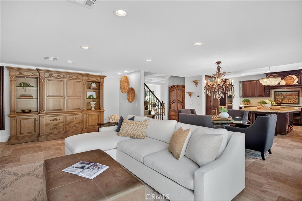 5505 Calle Vista Linda