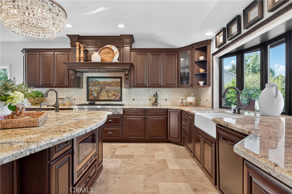 5505 Calle Vista Linda