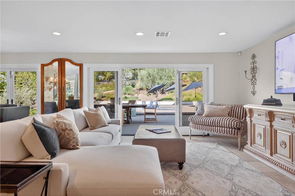 5505 Calle Vista Linda