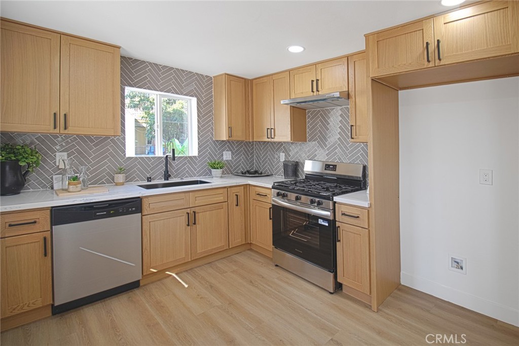 2208 W Olympic
