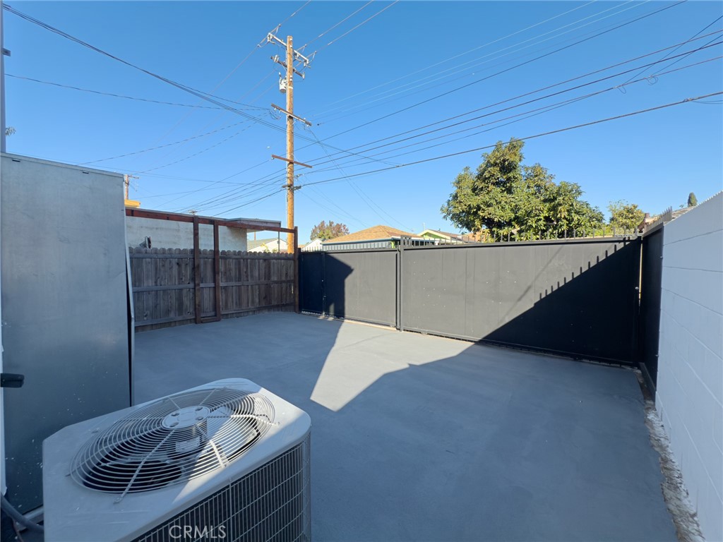 2208 W Olympic