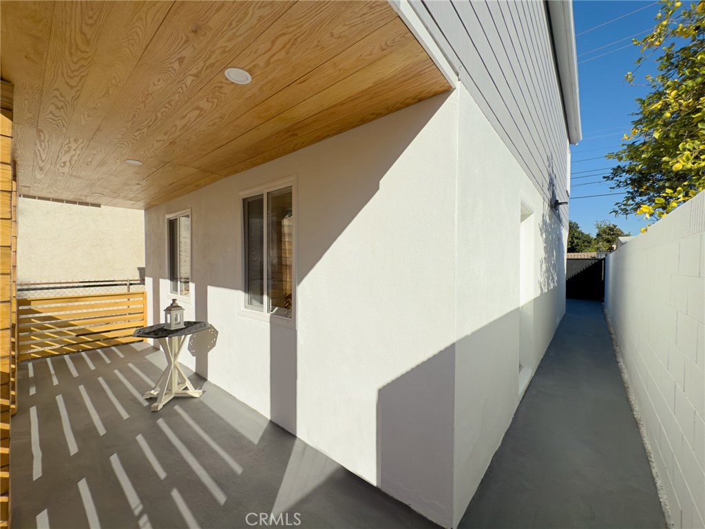 2208 W Olympic