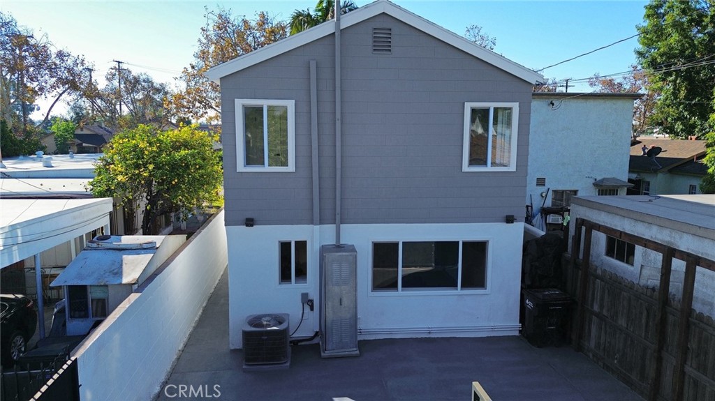 2208 W Olympic