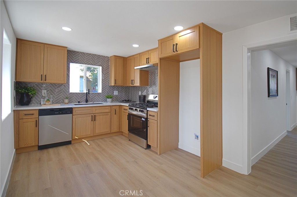 2208 W Olympic