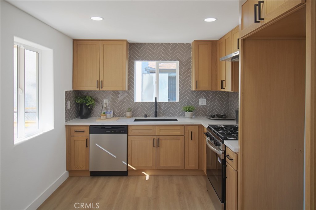 2208 W Olympic