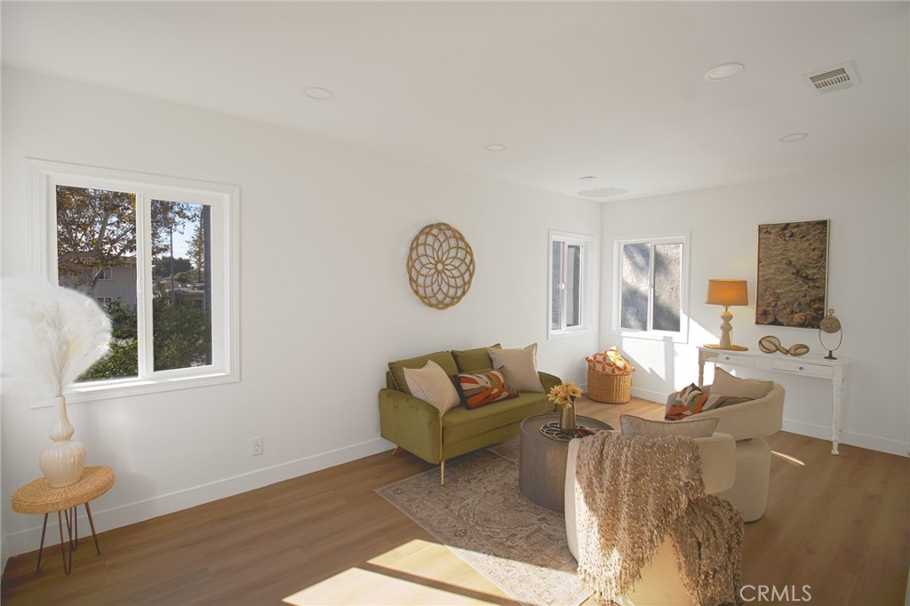 2208 W Olympic