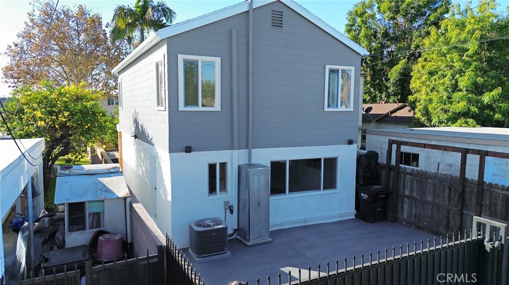 2208 W Olympic