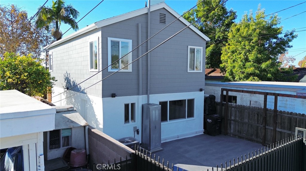 2208 W Olympic
