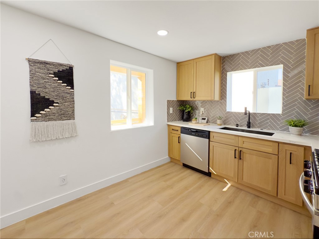 2208 W Olympic