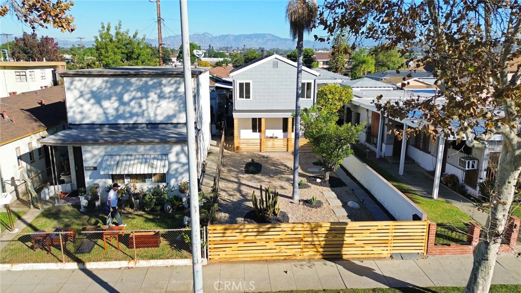 2208 W Olympic