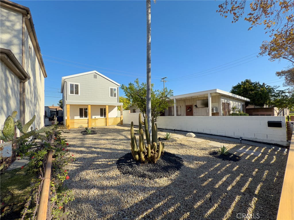 2208 W Olympic