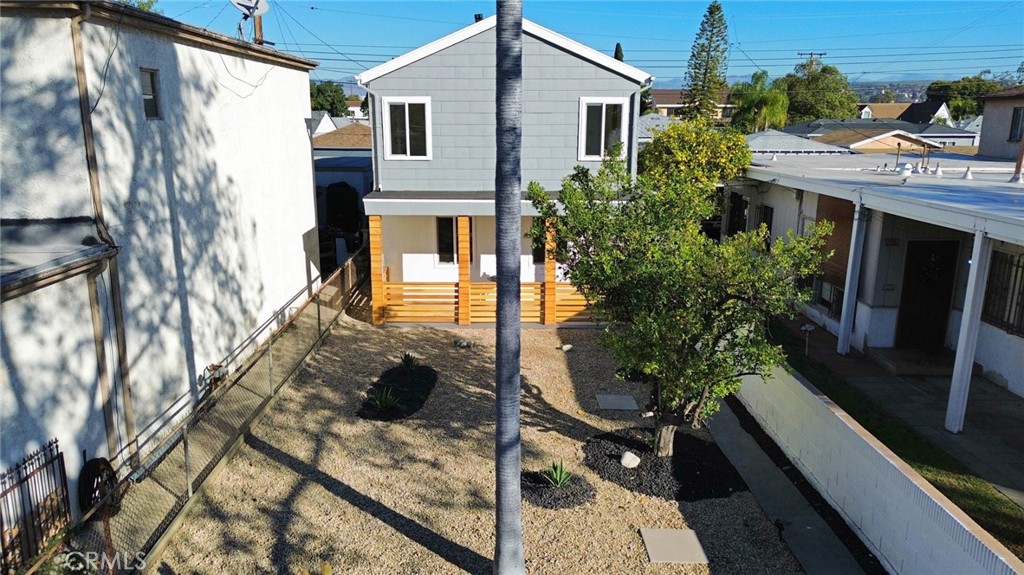 2208 W Olympic
