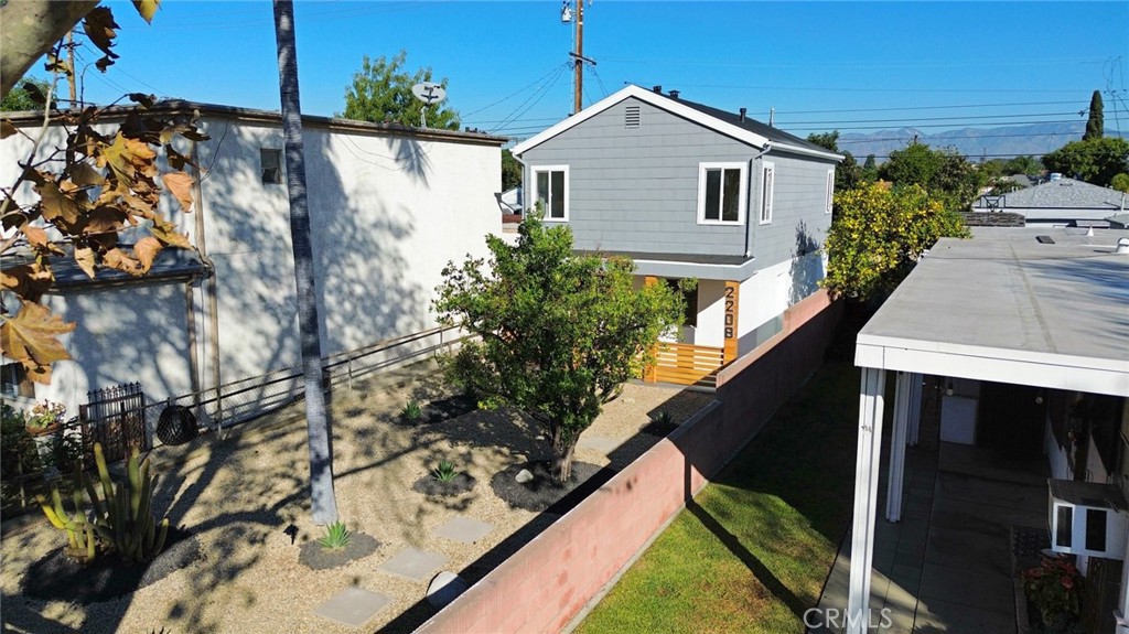 2208 W Olympic