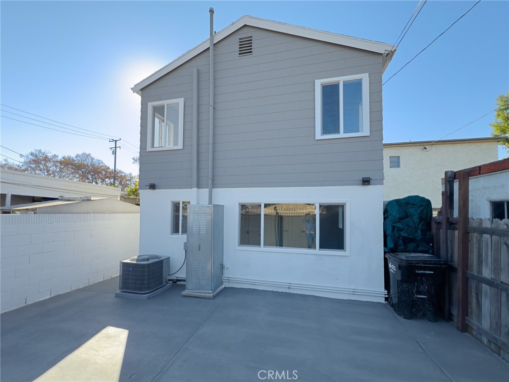 2208 W Olympic