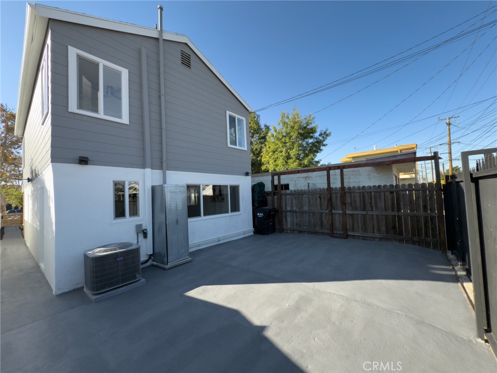 2208 W Olympic