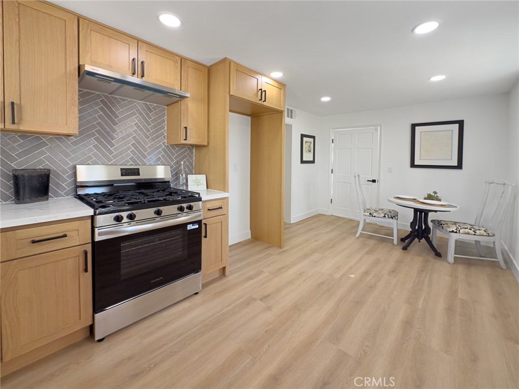 2208 W Olympic
