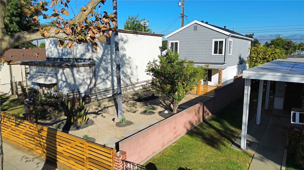 2208 W Olympic