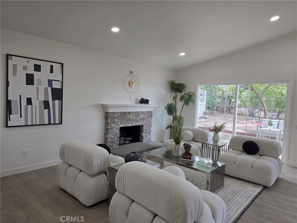 3874 Ravenswood
