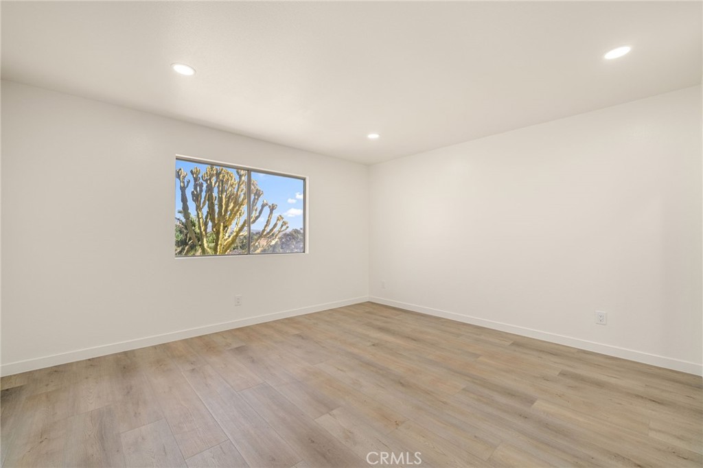 3874 Ravenswood